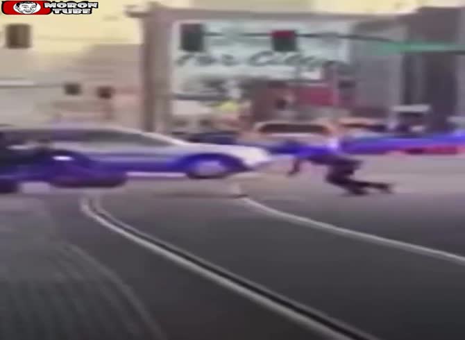 Video :A fool uses his quad bike to run over a police officer